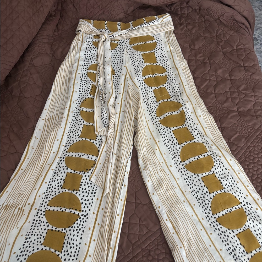 Sseko Women's Wide Leg Pants in Gold and White